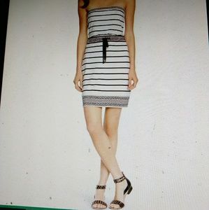 Black and white striped dress in great condition. Very versatile! ♥️